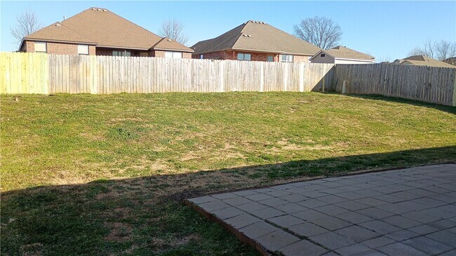 Building Photo - 905 SW Loudon Dr