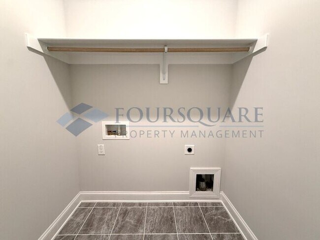 Building Photo - Elegant 4-Bed / 3.5-Bath Home with Main-Level Primary Suite, Quartz Kitchen & 3-Car Garage – In H...