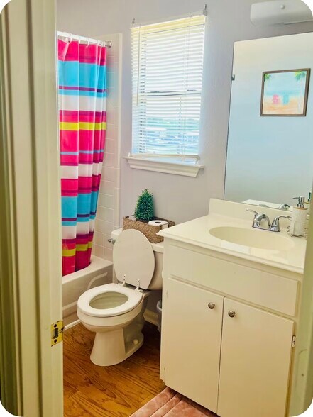 Building Photo - 402 14th St