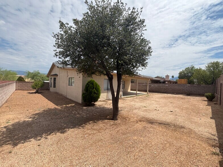 Building Photo - 9940 E Gray Hawk Dr