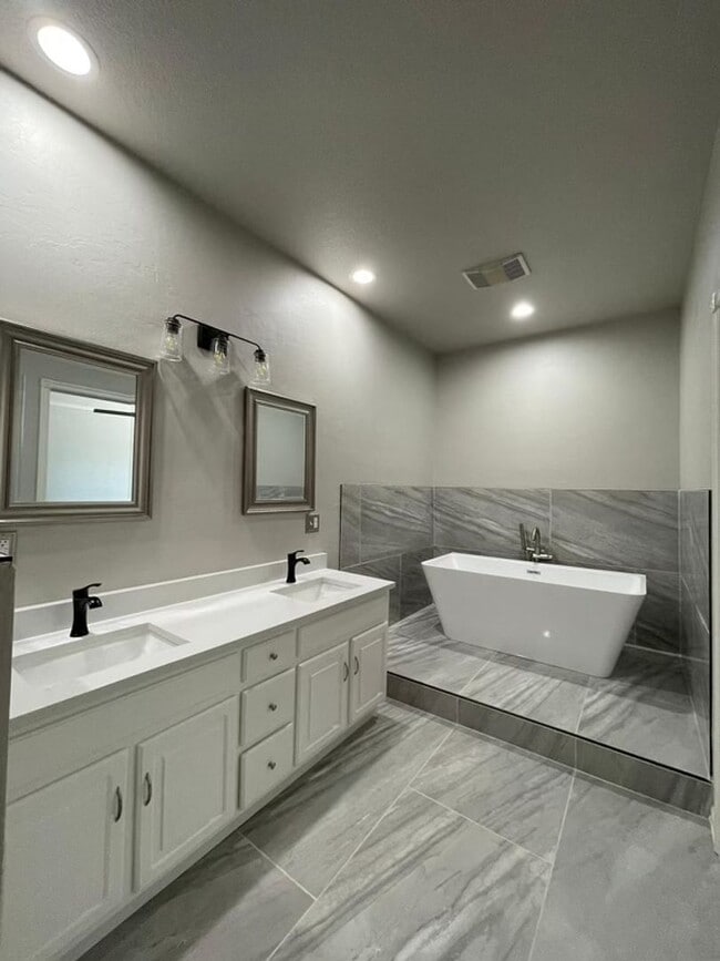 Building Photo - Large Private Oasis FOR RENT in Tuttle!