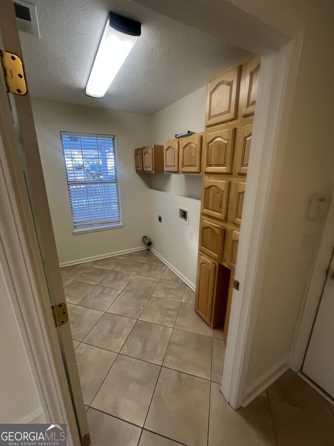 Building Photo - 530 Oxford Ridge