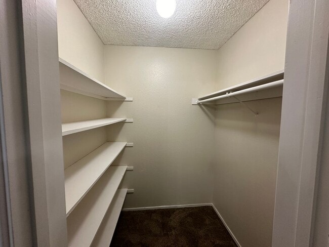 Building Photo - 2 Bed, 2.5 Bath Condo in Reno