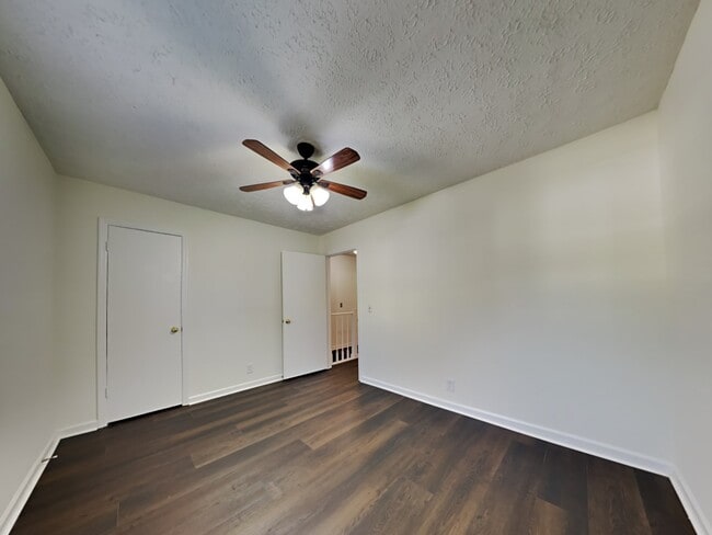 Building Photo - 1012 Patio Dr