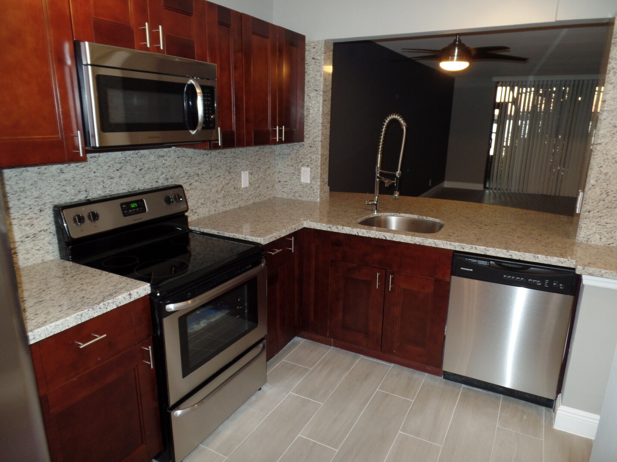 Building Photo - 109 Lake Emerald Dr