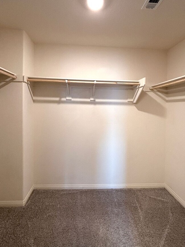 Building Photo - Wonderful 3 Bedroom townhouse with a 1 car garage - 3 levels located in North Las Vegas