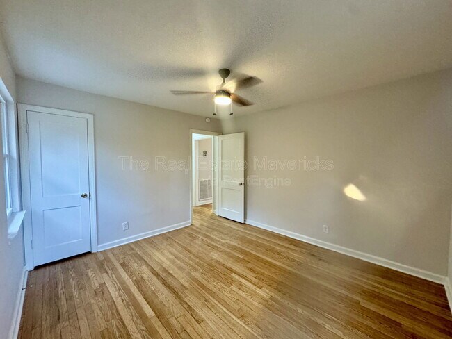 Building Photo - 1452 Elm St