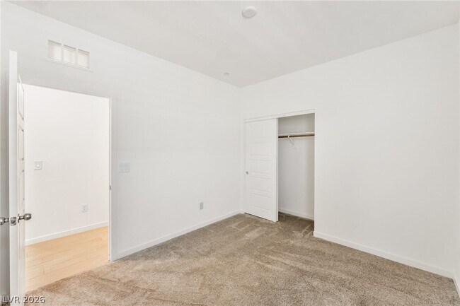 Building Photo - 9398 Noble Fir Rdg Ave
