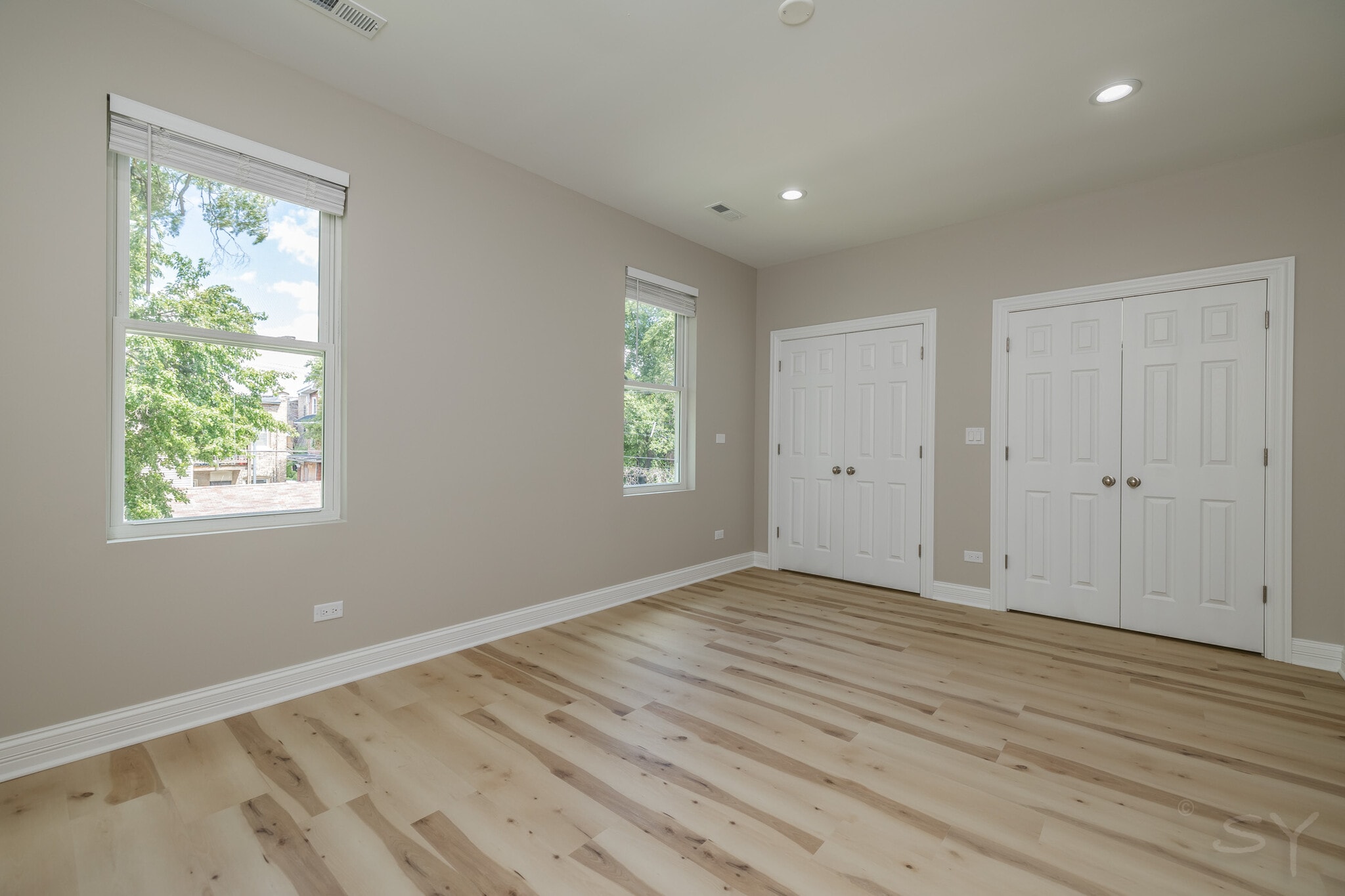 Building Photo - 717 N Parkside Ave
