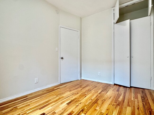 Building Photo - 209 W 108th St