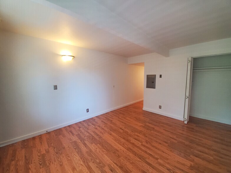 Building Photo - 4704 22nd Ave NE