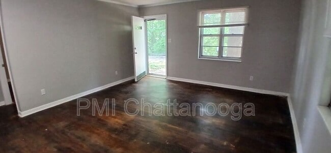 Building Photo - 3705 Crestview Pl