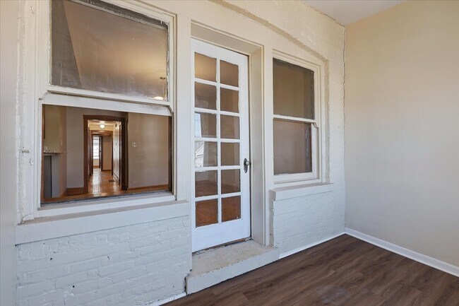 Building Photo - 1448 E 72nd Pl