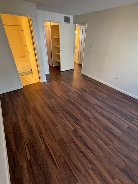 Building Photo - 5 Post Oak Ln