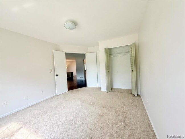 Building Photo - 1550 Meadowside Dr