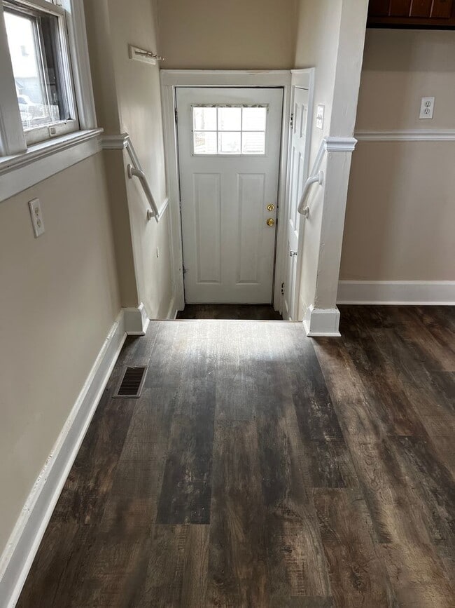 Building Photo - Available Now Don't Miss Out!