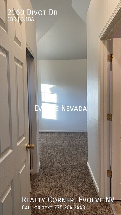 Building Photo - 2160 Divot Dr