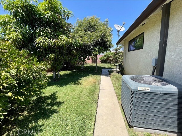 Building Photo - 861 Helmsdale Ave