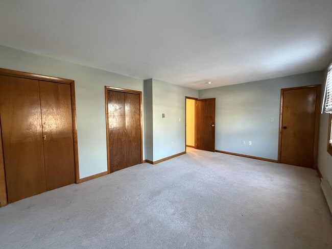 Building Photo - Two Bedroom, 1.5 Bath in Breezewood