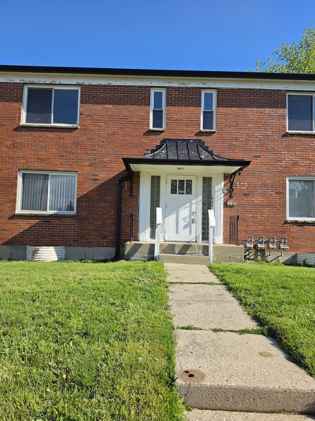 Building Photo - 829 Uhrig Ave
