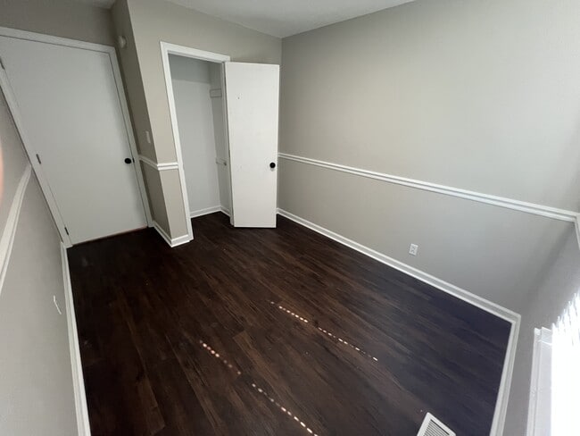 Building Photo - 567 Jacquie Dr