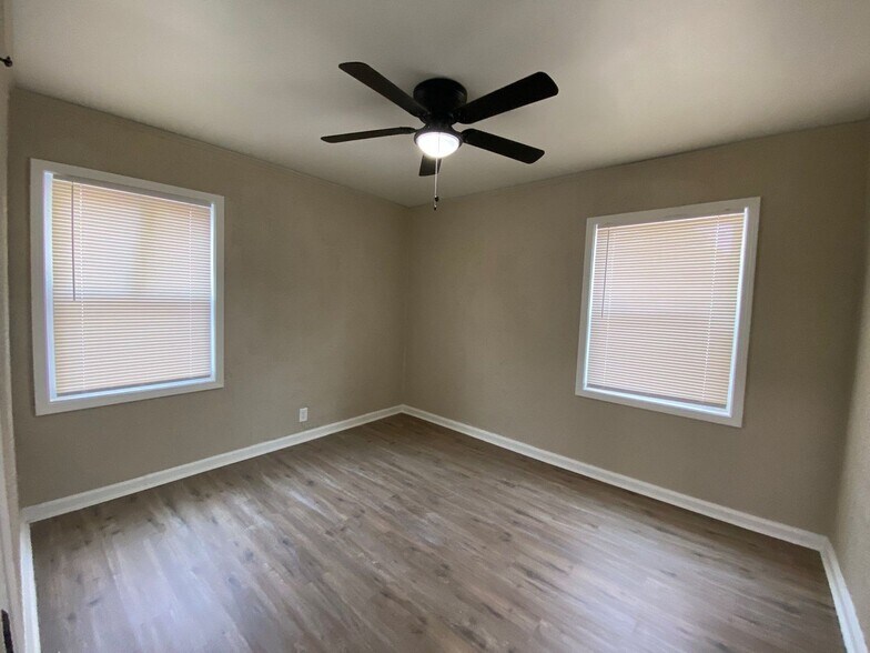 Building Photo - This beautifully updated 3-bedroom, 1-bath single-family home is ready for move-in!