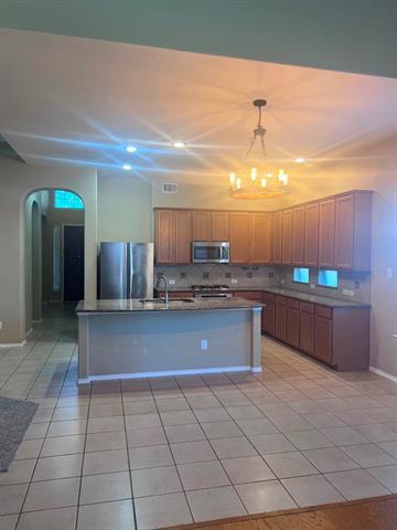 Building Photo - 11490 La Grange Dr