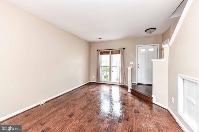 Building Photo - 20947 Colecroft Square