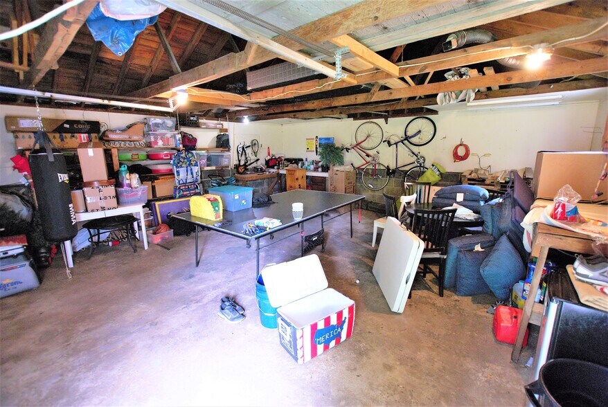 Building Photo - 2416 Irisdale Ave