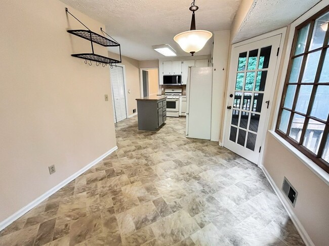 Building Photo - 2491 Annandale Dr
