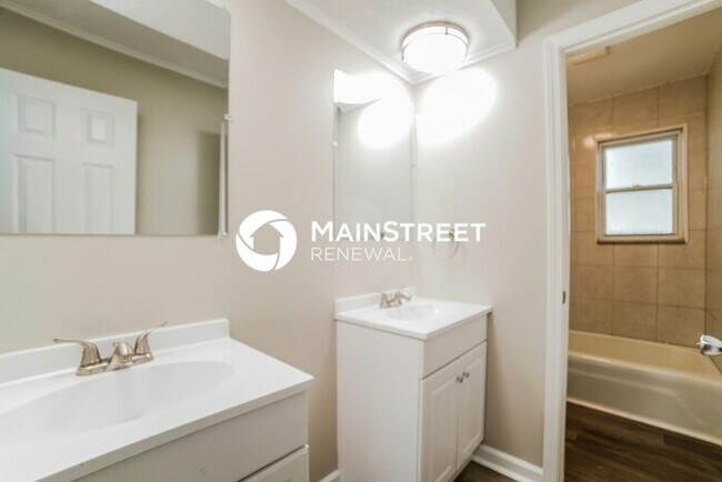 Building Photo - 3 Bedroom Pet-Friendly Home in BLUE SPRINGS, MO with Main Street Renewal