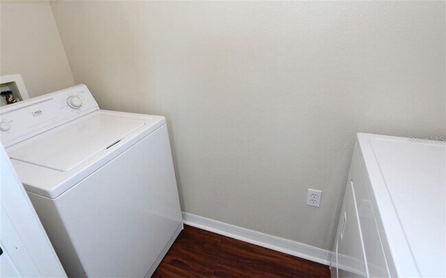 Building Photo - 2950 Viscaya Pl