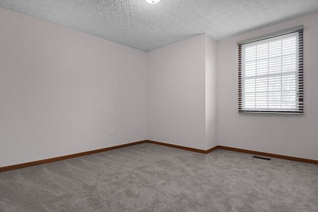 Building Photo - 321 Amber Wood Way