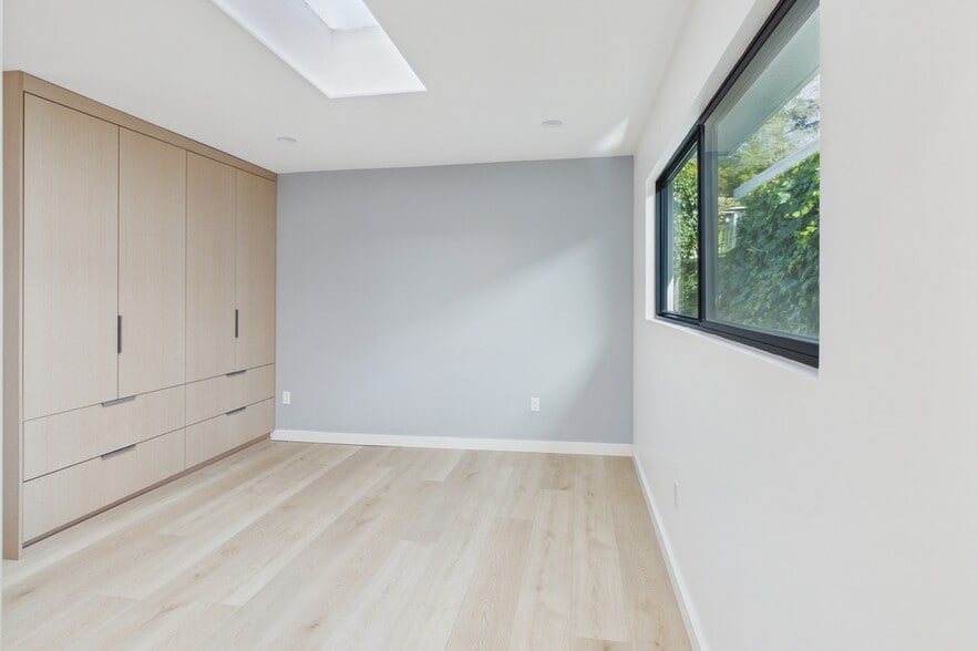 Building Photo - 2282 Whitney Ave