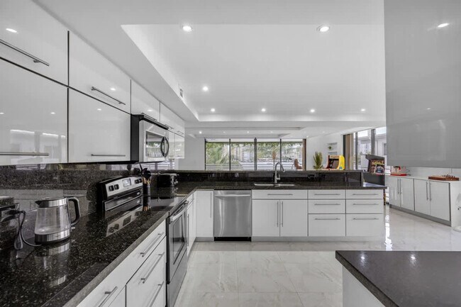 Building Photo - 468 Golden Isles Dr