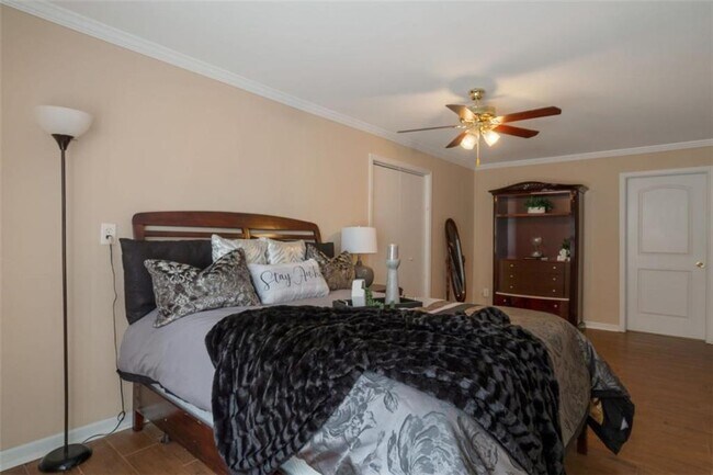 Building Photo - 415 Oxmoor Lake Dr