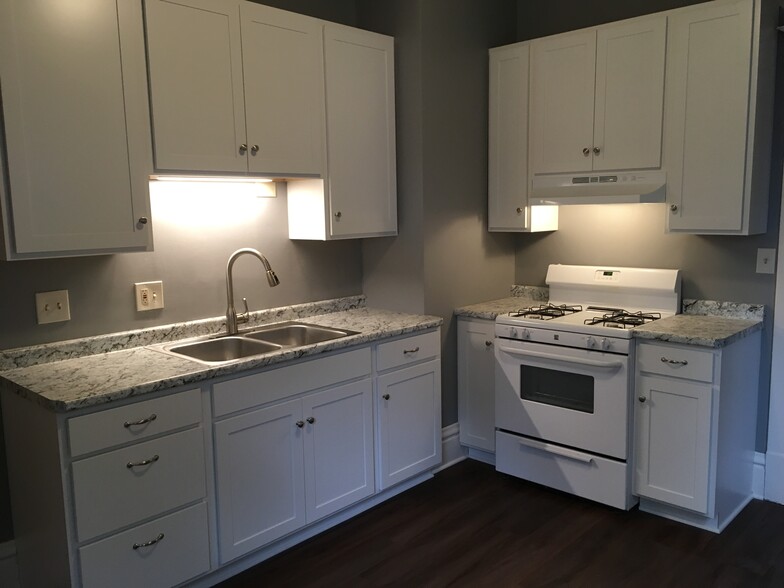 Kitchen - 832 Jenifer St