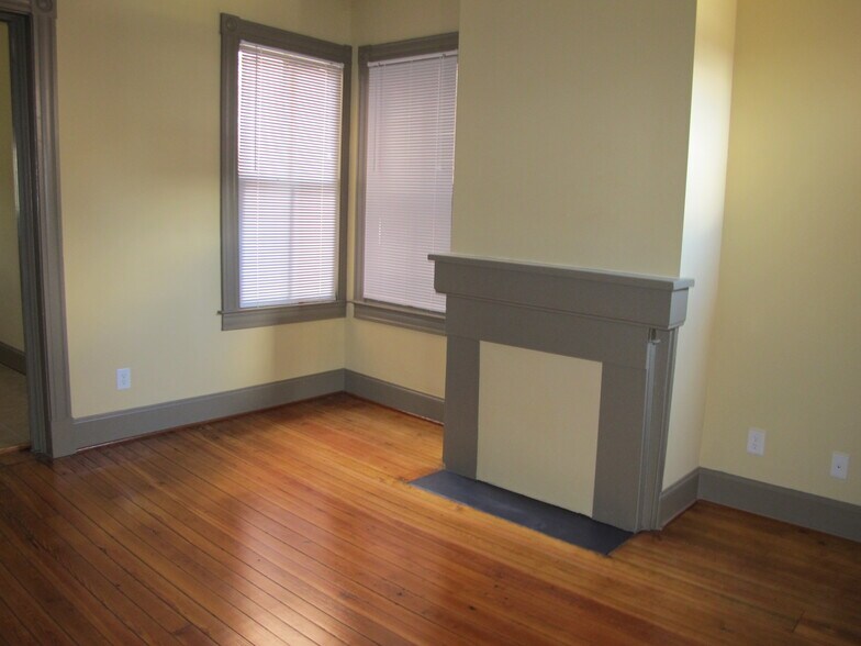 Building Photo - 1307 Bainbridge St
