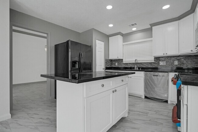Building Photo - 3515 Walden Dr