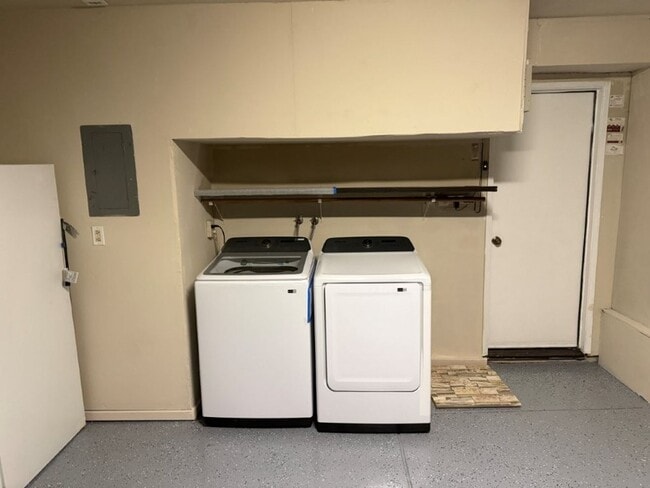 Building Photo - Updated 3 Bedroom 2.5 Bath 2 Story Condo Fairfield *Star Rentals