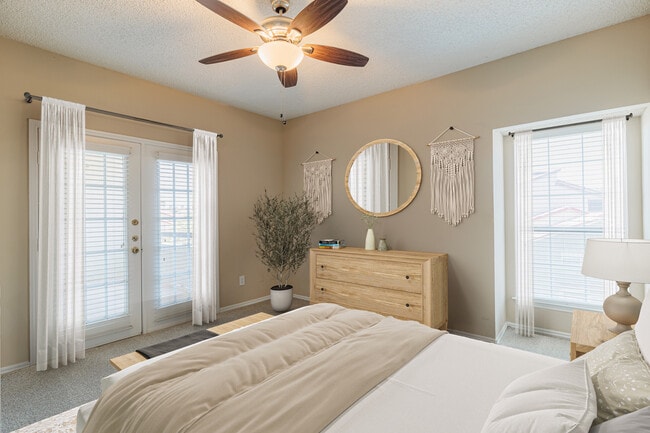 Building Photo - Summer Bend