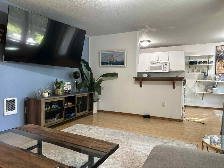 Building Photo - 663 NE 162nd Ave