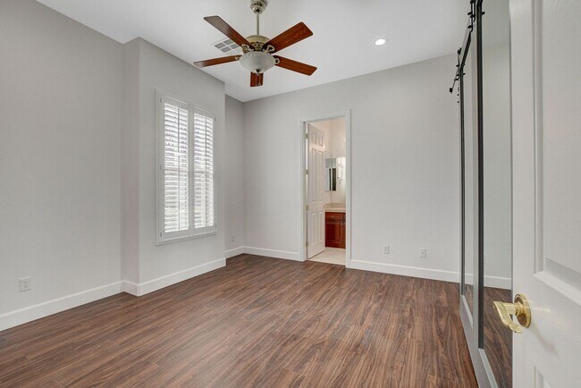 Building Photo - Anthem country Club Golf Community Beauty