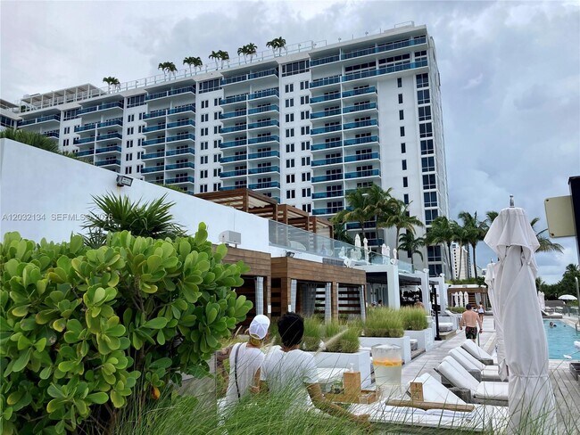 Building Photo - 2301 Collins Ave