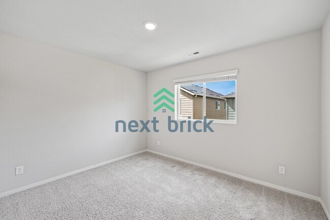 Building Photo - "Charming 4-Bedroom Home in Puyallup with Spacious 1831 Sq Ft Layout & 2.5 Baths!"
