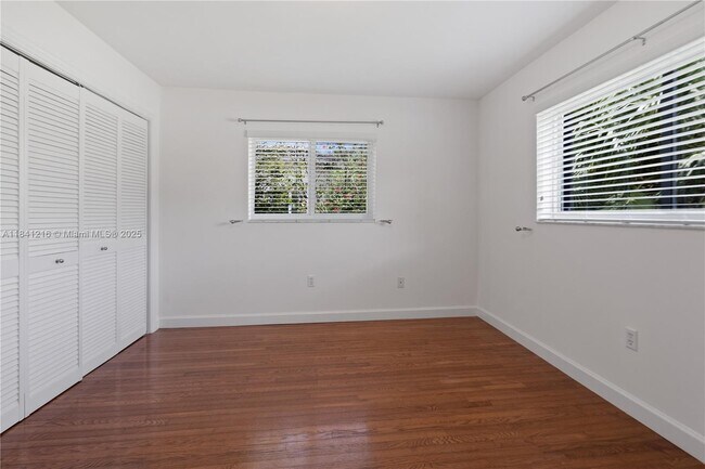 Building Photo - 6043 SW 34th St