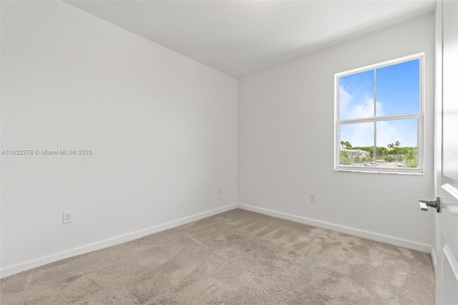 Building Photo - 2668 SE 19 Terr