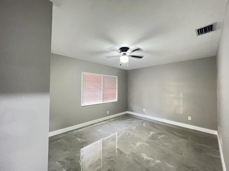 Building Photo - 125 Barcelona Dr