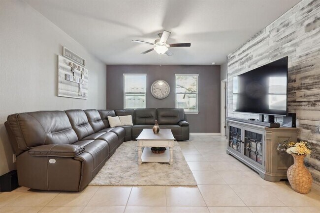 Building Photo - 177 Flexus Ln