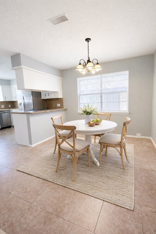 Building Photo - 703 Bayview Dr